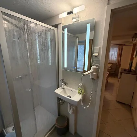 Zimmervermietung Lippmann *